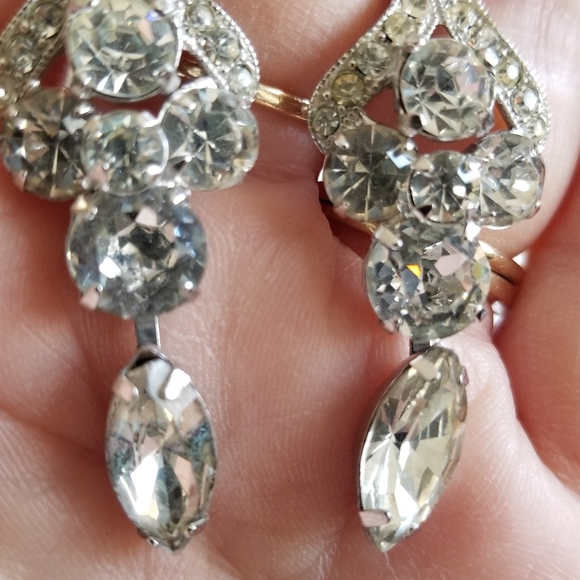 Vintage earrings sparkly clear rhinestones glam silver tone clip on bridal bride - Picture 3 of 9